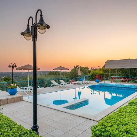 Lucia Simona アパート Mousata