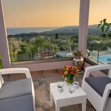 Lucia Simona アパート